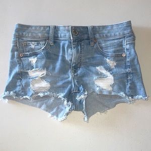 AMERICAN EAGLE size 4 shortie ripped jeans